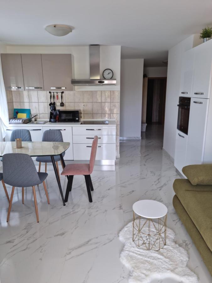 Apartments Zoretic Малинска Экстерьер фото